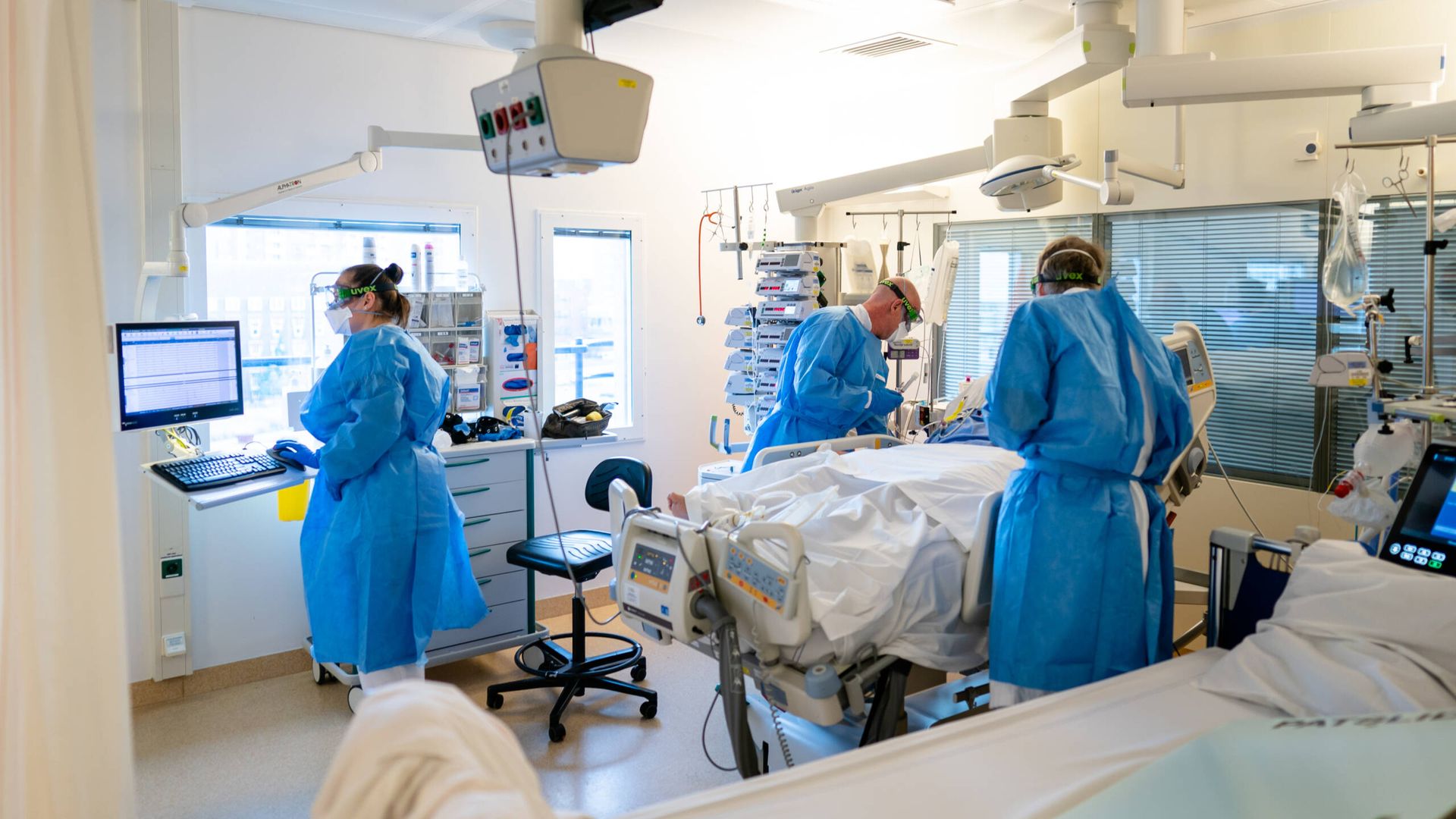 Een groep patiënten ligt niet dóór, maar mét corona in het ziekenhuis